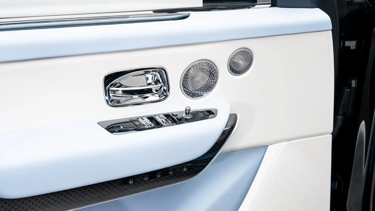 2026 Rolls-Royce Cullinan Black Badge angeboten von einem Fachhändler in Dubai, Vereinigte Arabische Emirate, Foto 11 von 25