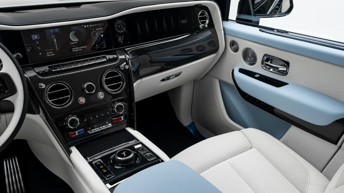 2026 Rolls-Royce Cullinan Black Badge angeboten von einem Fachhändler in Dubai, Vereinigte Arabische Emirate, Foto 15 von 25