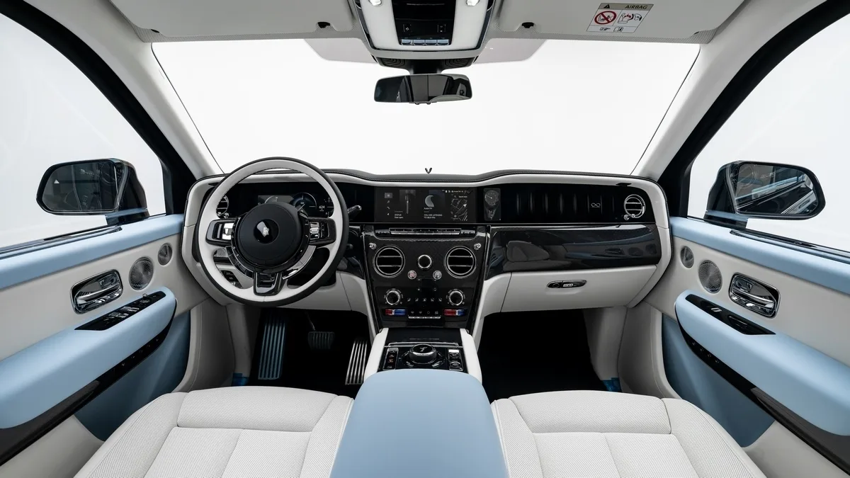 2026 Rolls-Royce Cullinan Black Badge angeboten von einem Fachhändler in Dubai, Vereinigte Arabische Emirate, Foto 16 von 25