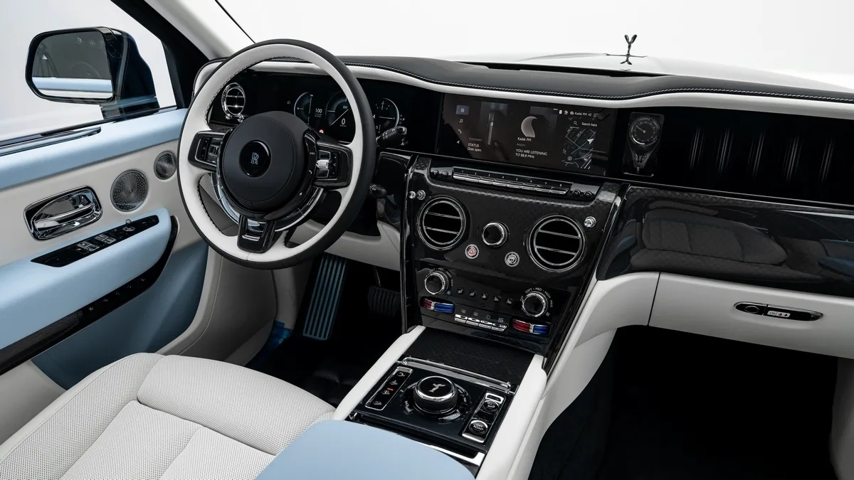 2026 Rolls-Royce Cullinan Black Badge angeboten von einem Fachhändler in Dubai, Vereinigte Arabische Emirate, Foto 17 von 25