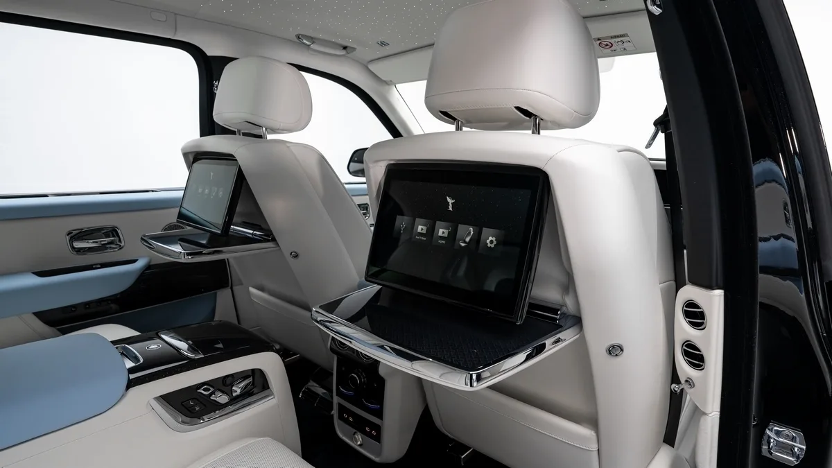 2026 Rolls-Royce Cullinan Black Badge angeboten von einem Fachhändler in Dubai, Vereinigte Arabische Emirate, Foto 24 von 25