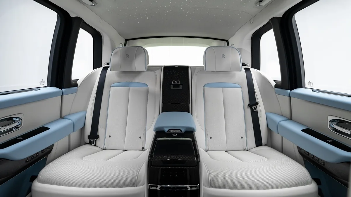 2026 Rolls-Royce Cullinan Black Badge angeboten von einem Fachhändler in Dubai, Vereinigte Arabische Emirate, Foto 25 von 25