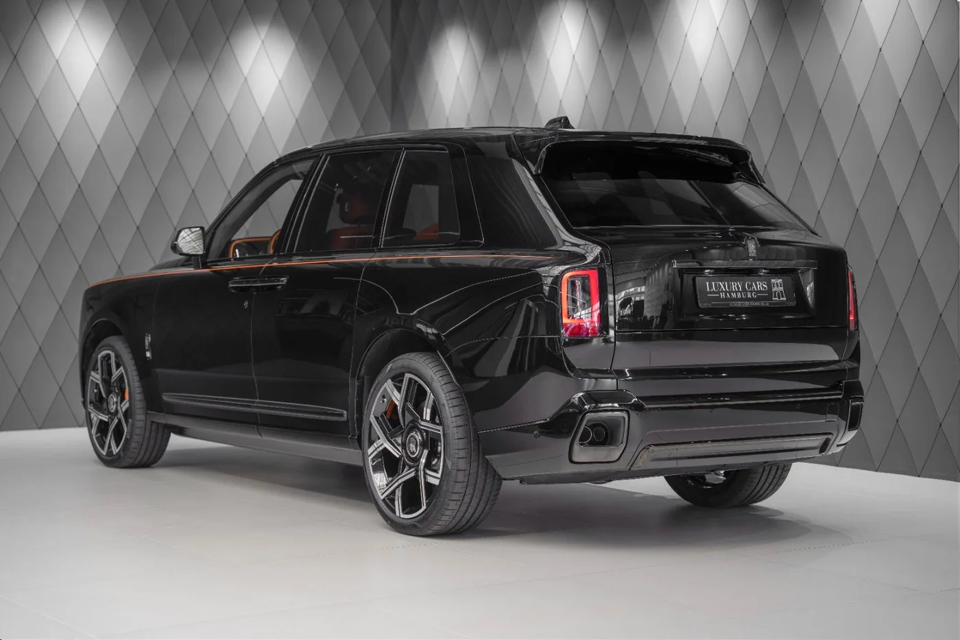 2026 Rolls-Royce Cullinan Black Badge angeboten von einem Supersportwagenhändler in Schenefeld, Deutschland, Foto 5 von 25