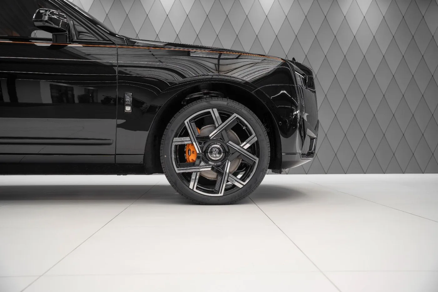 2026 Rolls-Royce Cullinan Black Badge angeboten von einem Supersportwagenhändler in Schenefeld, Deutschland, Foto 7 von 25