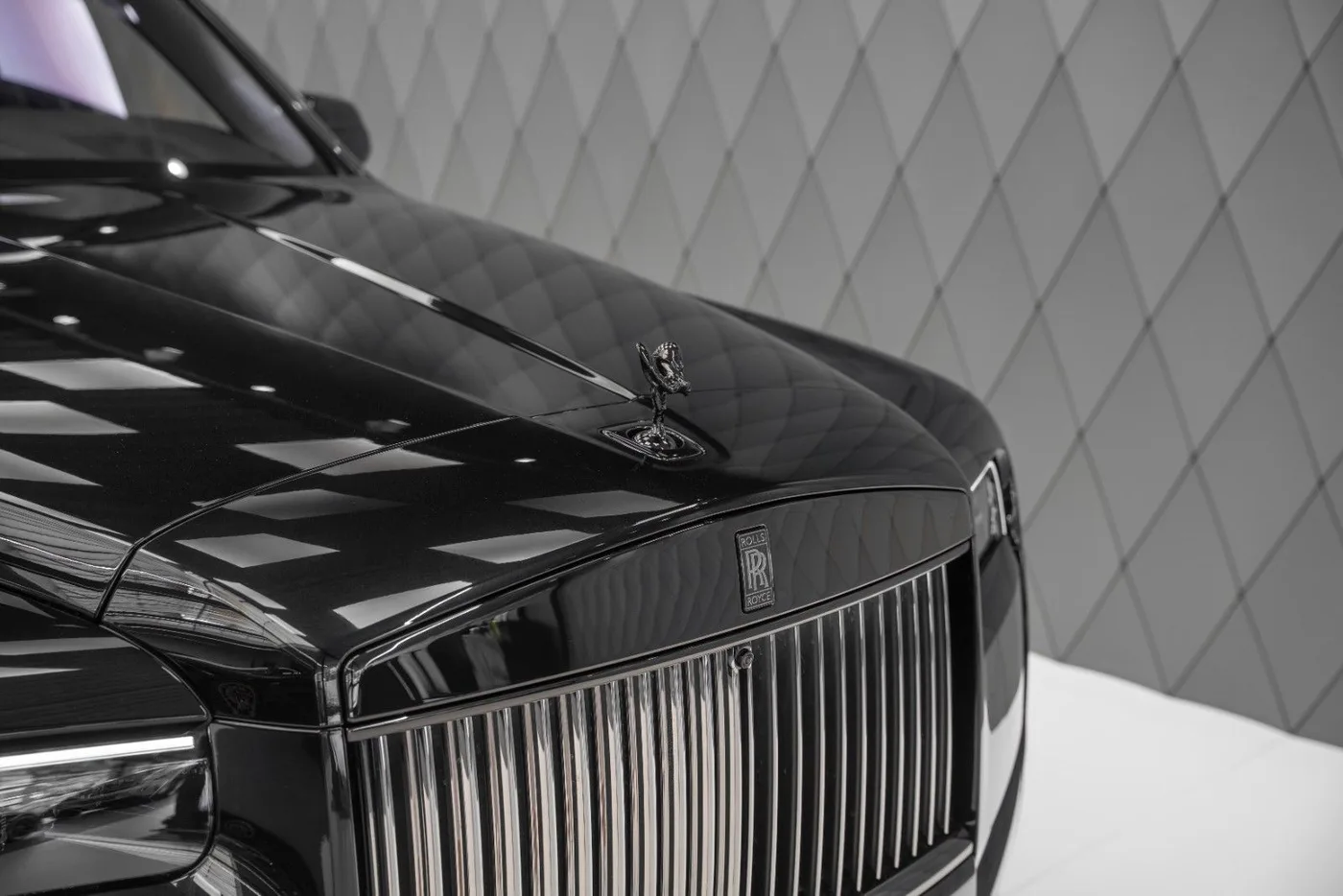 2026 Rolls-Royce Cullinan Black Badge angeboten von einem Supersportwagenhändler in Schenefeld, Deutschland, Foto 8 von 25