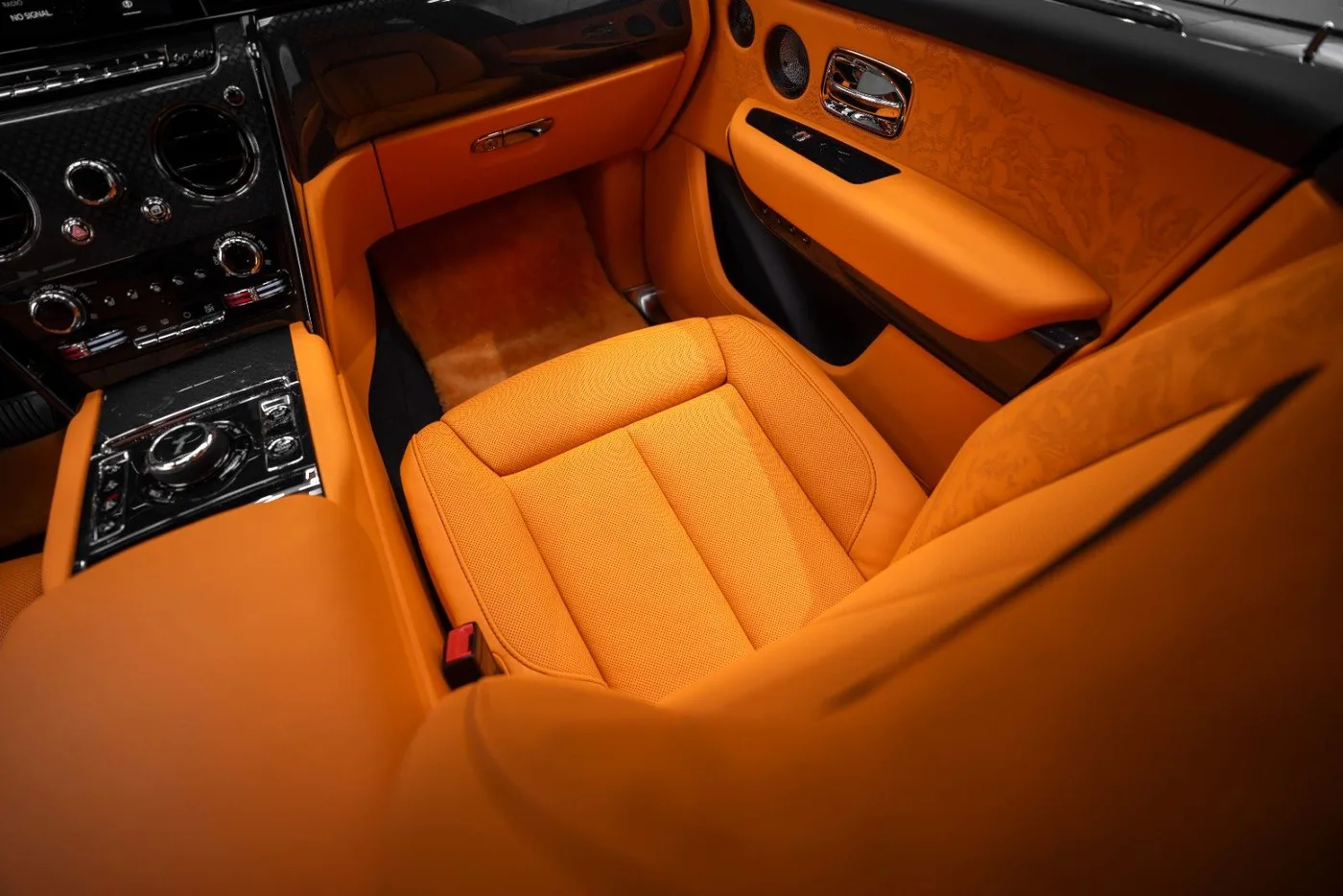 2026 Rolls-Royce Cullinan Black Badge angeboten von einem Supersportwagenhändler in Schenefeld, Deutschland, Foto 24 von 25