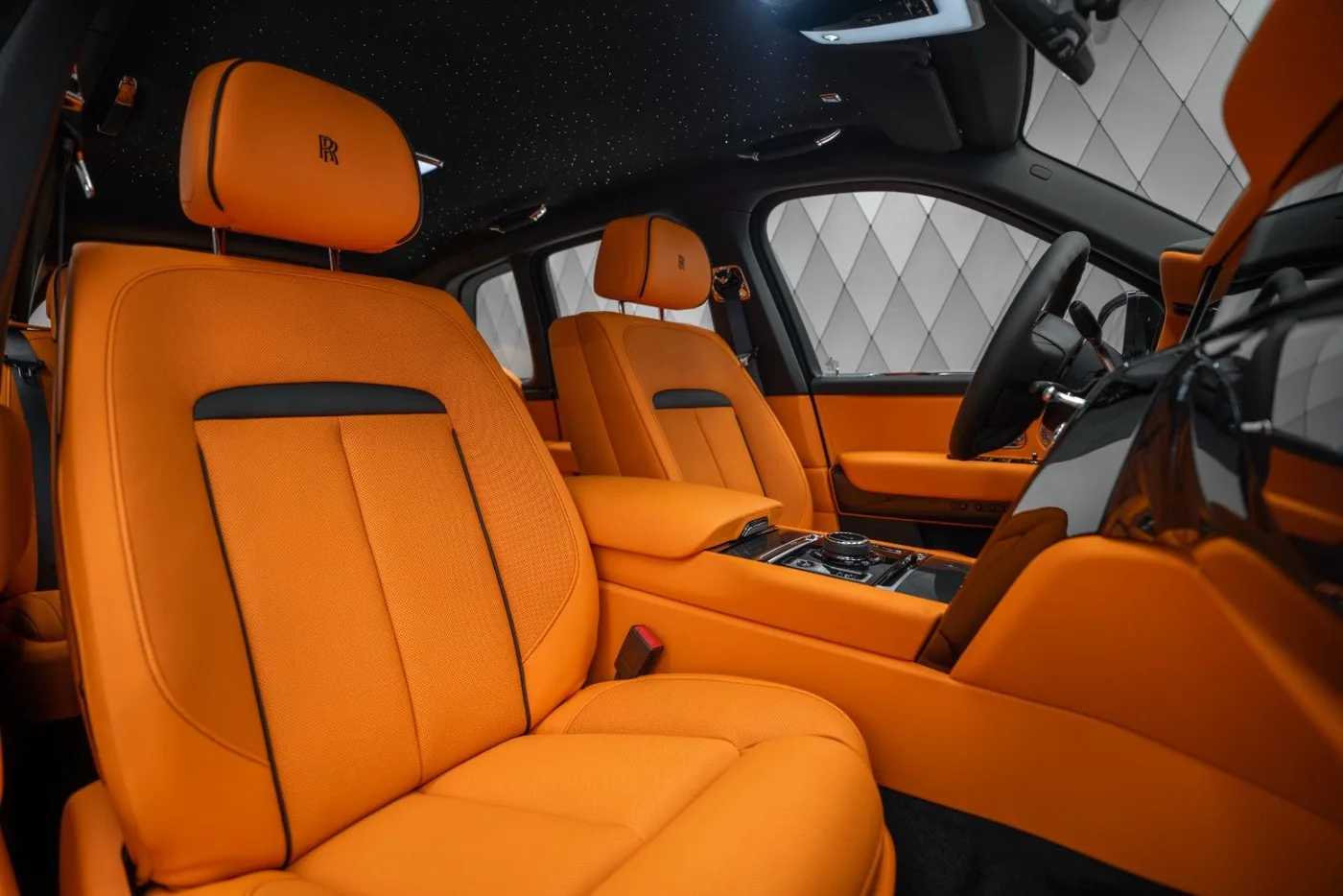 2026 Rolls-Royce Cullinan Black Badge angeboten von einem Supersportwagenhändler in Schenefeld, Deutschland, Foto 15 von 25
