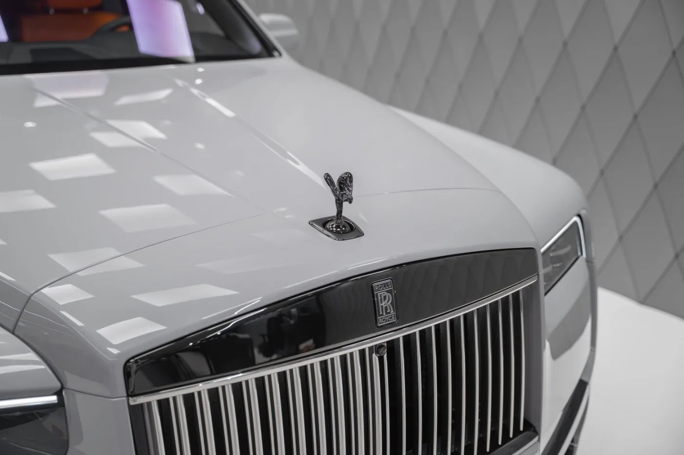 2026 Rolls-Royce Cullinan Black Badge angeboten von einem Supersportwagenhändler in Schenefeld, Deutschland, Foto 7 von 20