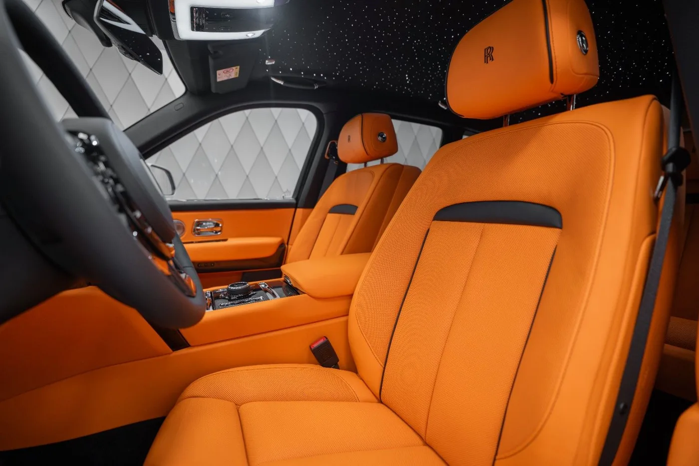 2026 Rolls-Royce Cullinan Black Badge angeboten von einem Supersportwagenhändler in Schenefeld, Deutschland, Foto 10 von 20