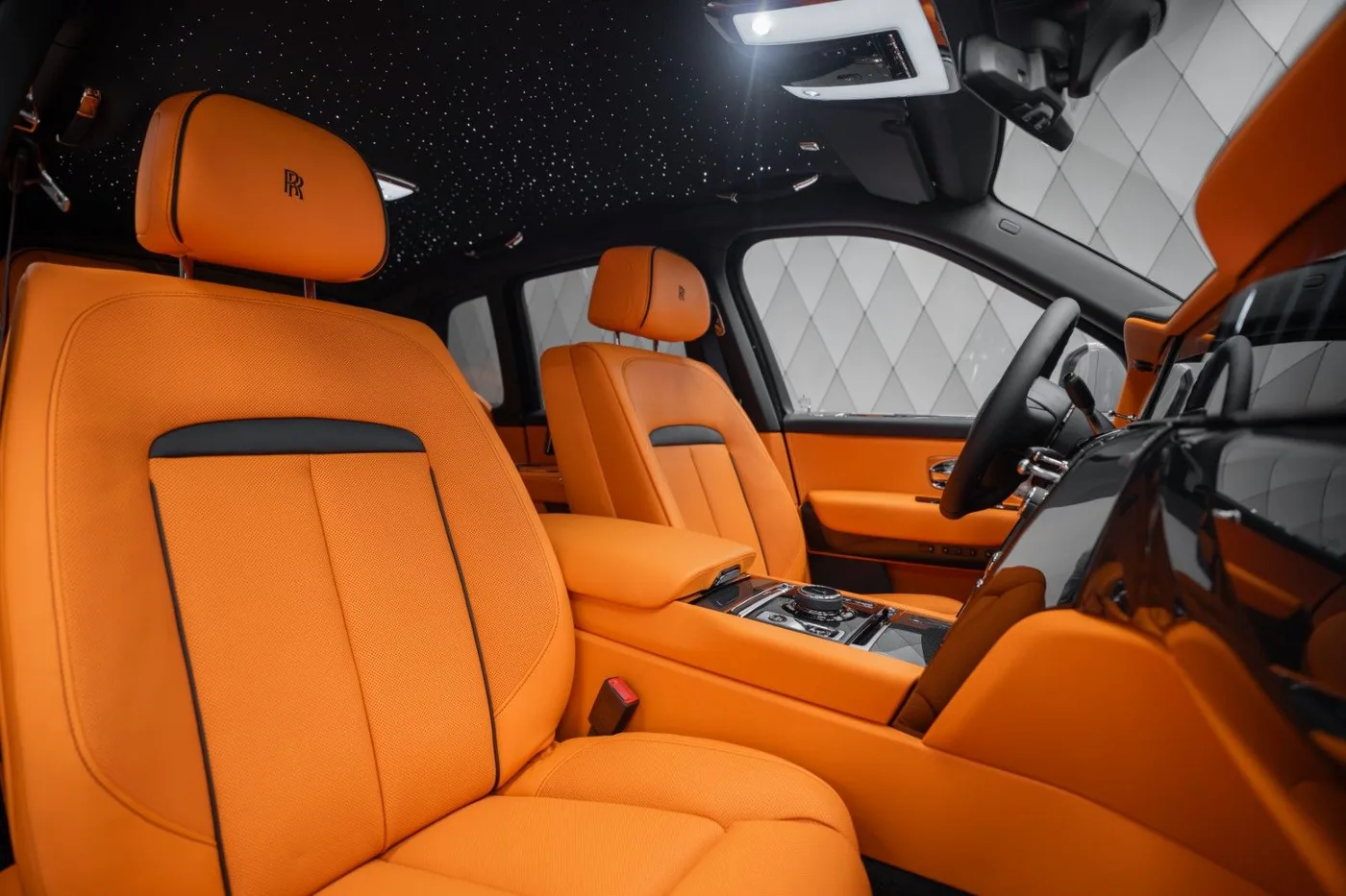 2026 Rolls-Royce Cullinan Black Badge angeboten von einem Supersportwagenhändler in Schenefeld, Deutschland, Foto 11 von 20