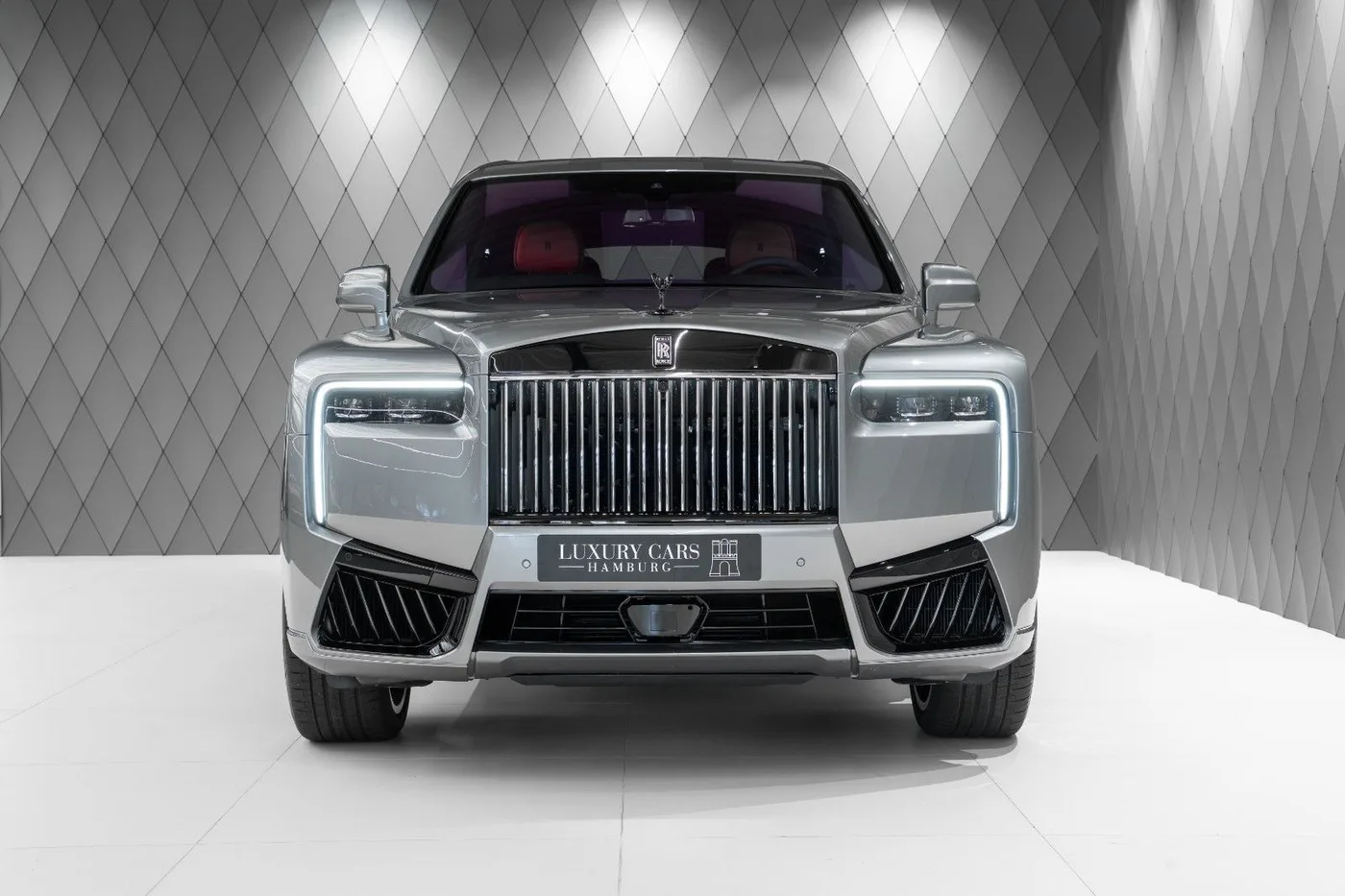 2026 Rolls-Royce Cullinan Black Badge angeboten von einem Supersportwagenhändler in Schenefeld, Deutschland, Foto 2 von 25