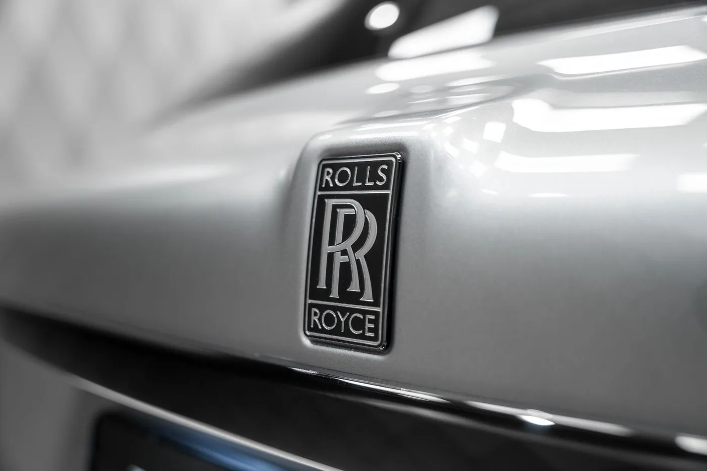 2026 Rolls-Royce Cullinan Black Badge angeboten von einem Supersportwagenhändler in Schenefeld, Deutschland, Foto 10 von 25