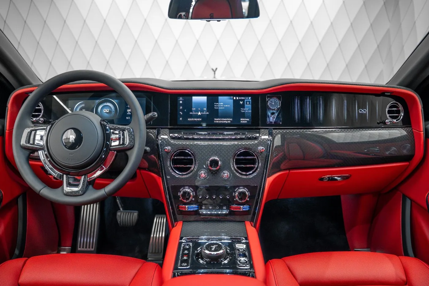 2026 Rolls-Royce Cullinan Black Badge angeboten von einem Supersportwagenhändler in Schenefeld, Deutschland, Foto 17 von 25