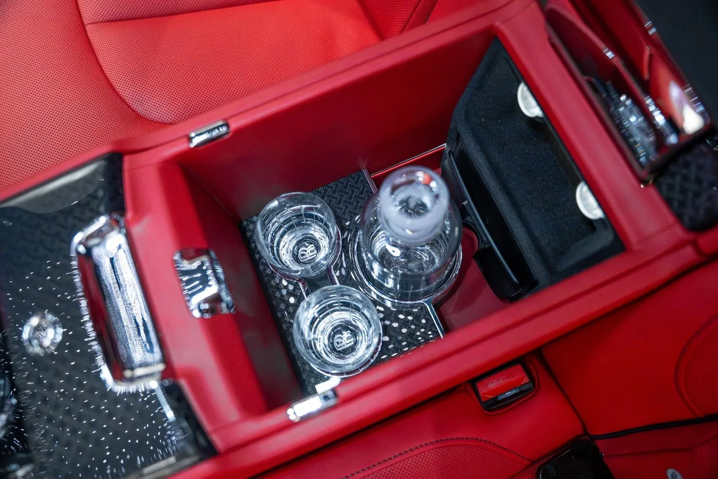 2026 Rolls-Royce Cullinan Black Badge angeboten von einem Supersportwagenhändler in Schenefeld, Deutschland, Foto 21 von 25
