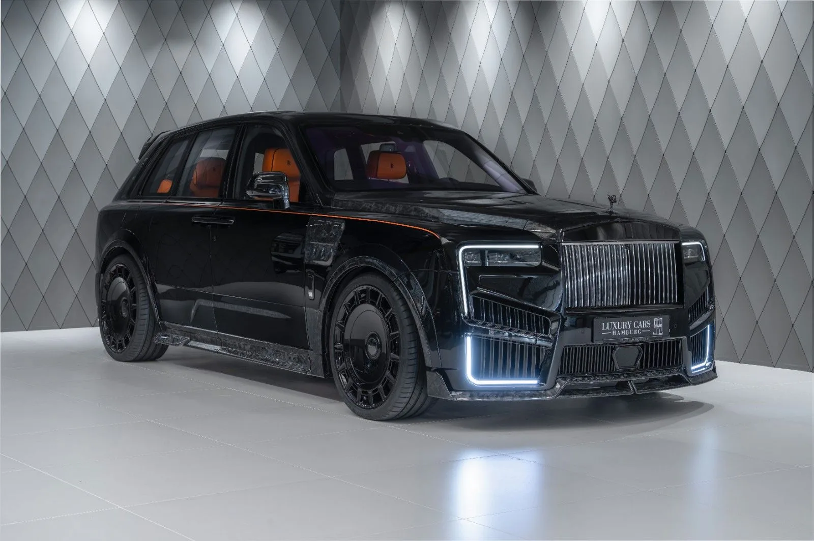 2026 Rolls-Royce Cullinan Black Badge angeboten von einem Supersportwagenhändler in Schenefeld, Deutschland, Hauptfoto