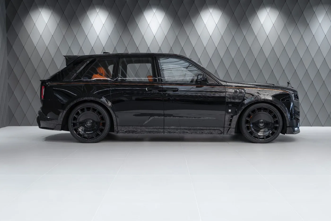 2026 Rolls-Royce Cullinan Black Badge angeboten von einem Supersportwagenhändler in Schenefeld, Deutschland, Foto 3 von 25