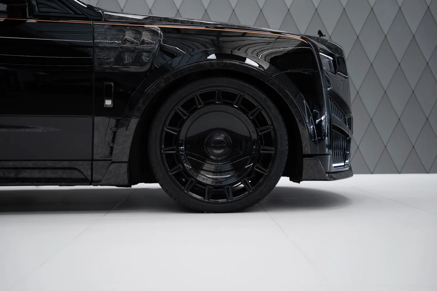 2026 Rolls-Royce Cullinan Black Badge angeboten von einem Supersportwagenhändler in Schenefeld, Deutschland, Foto 6 von 25
