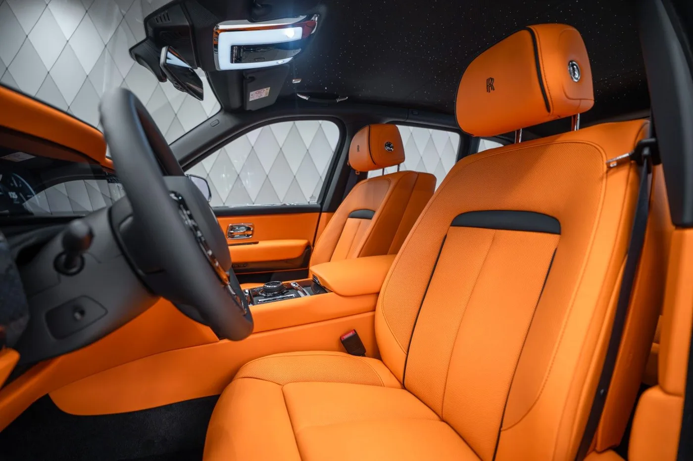 2026 Rolls-Royce Cullinan Black Badge angeboten von einem Supersportwagenhändler in Schenefeld, Deutschland, Foto 14 von 25