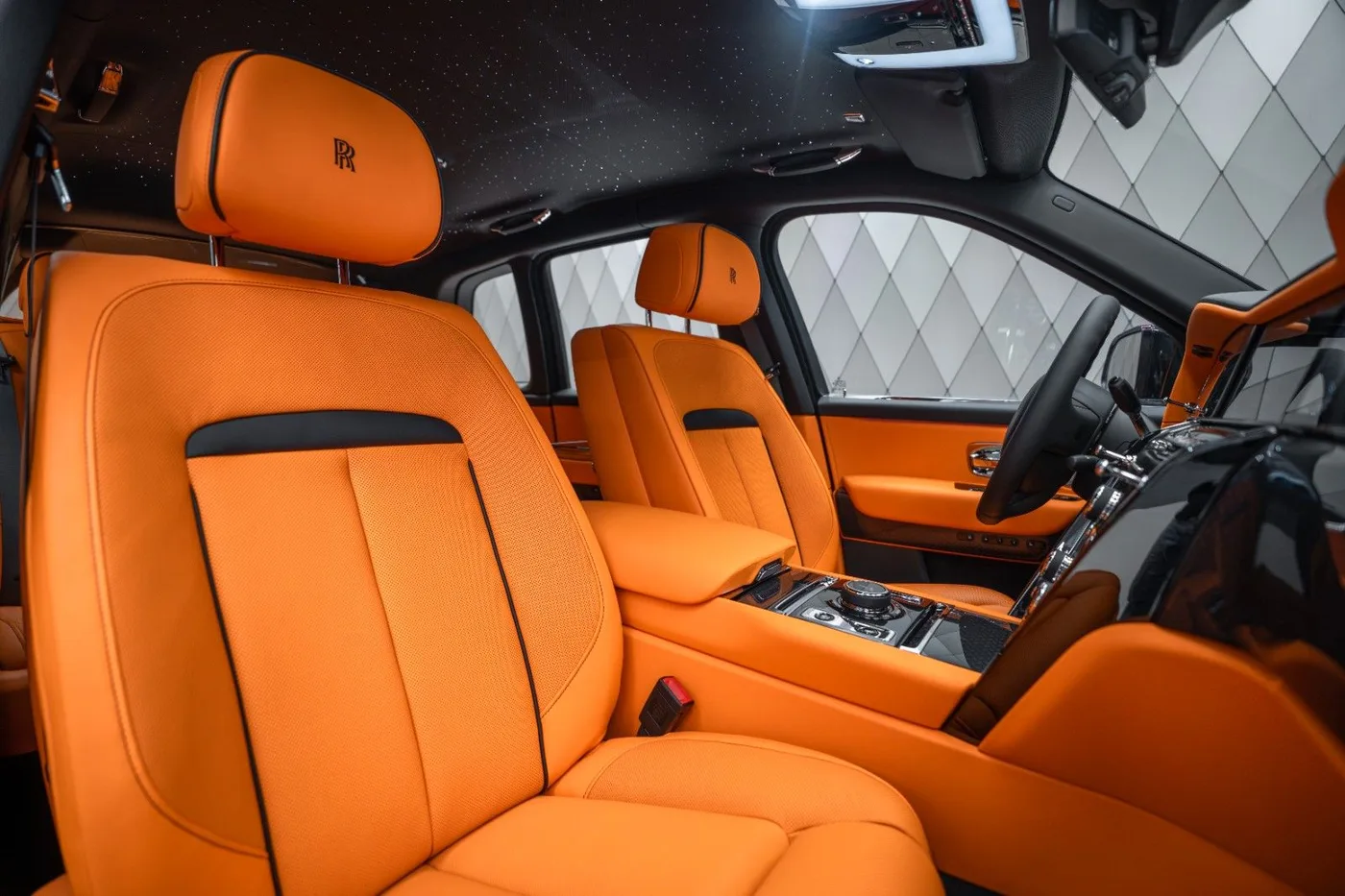 2026 Rolls-Royce Cullinan Black Badge angeboten von einem Supersportwagenhändler in Schenefeld, Deutschland, Foto 15 von 25