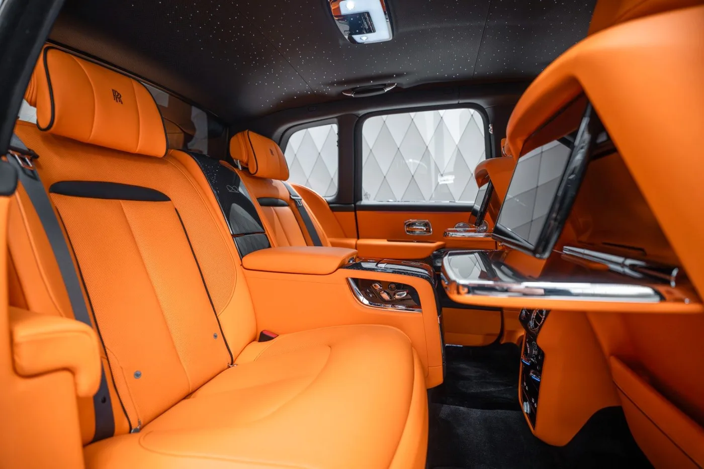 2026 Rolls-Royce Cullinan Black Badge angeboten von einem Supersportwagenhändler in Schenefeld, Deutschland, Foto 17 von 25