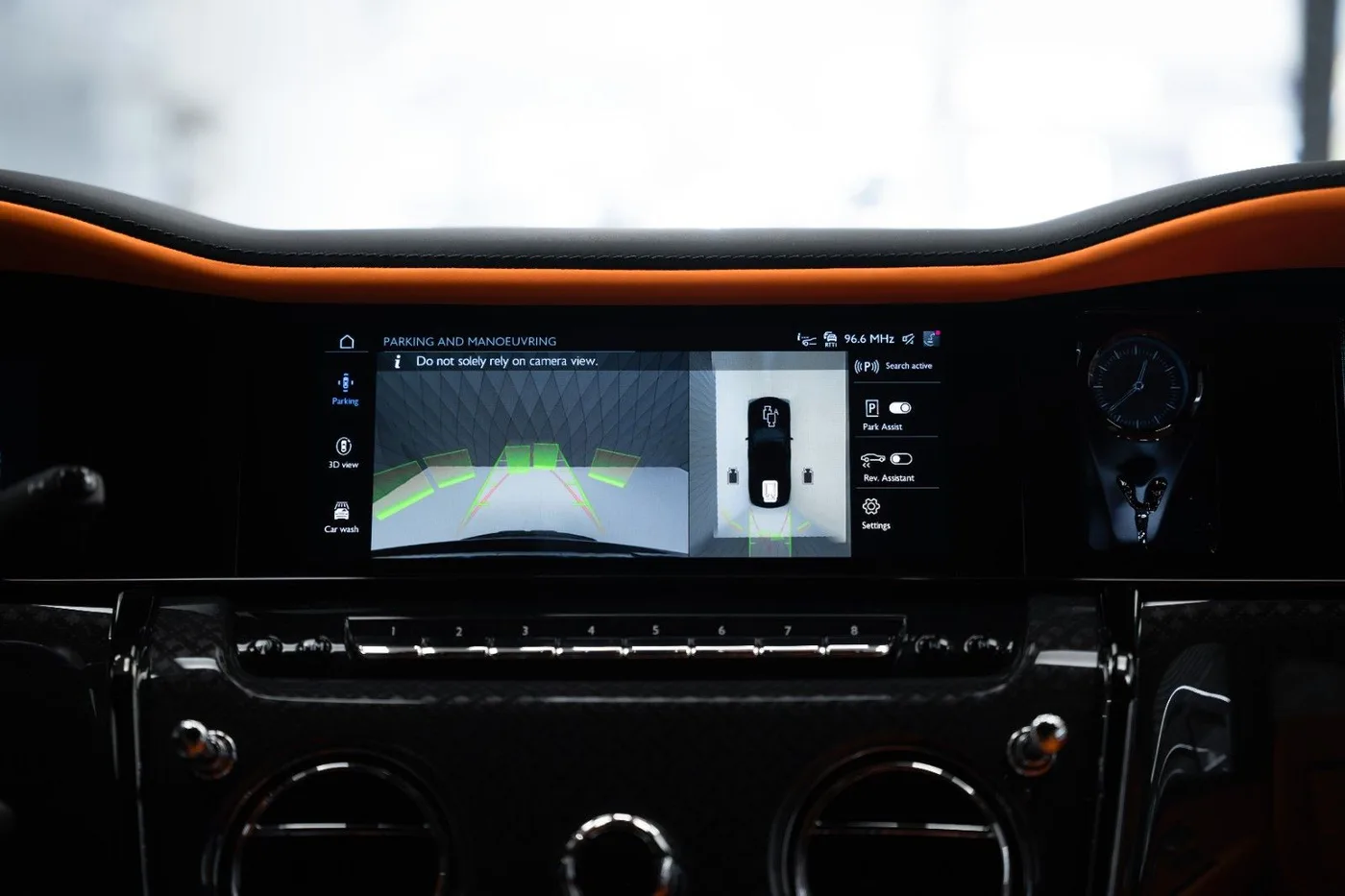 2026 Rolls-Royce Cullinan Black Badge angeboten von einem Supersportwagenhändler in Schenefeld, Deutschland, Foto 19 von 25
