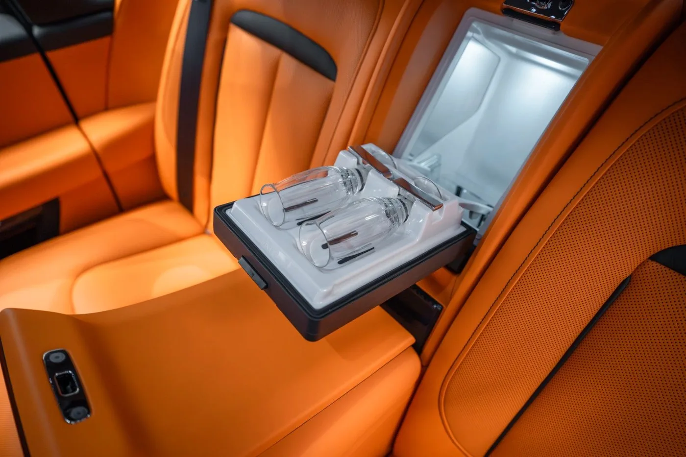 2026 Rolls-Royce Cullinan Black Badge angeboten von einem Supersportwagenhändler in Schenefeld, Deutschland, Foto 25 von 25