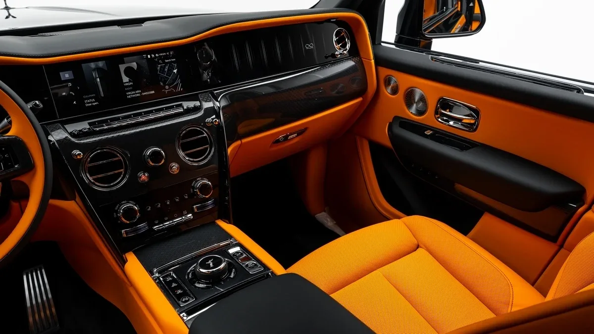 2026 Rolls-Royce Cullinan Black Badge angeboten von einem Fachhändler in Dubai, Vereinigte Arabische Emirate, Foto 15 von 25