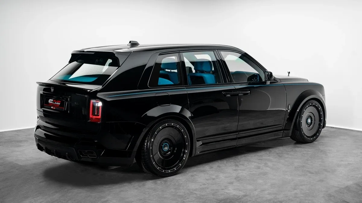 2026 Rolls-Royce Cullinan Black Badge angeboten von einem Fachhändler in Dubai, Vereinigte Arabische Emirate, Foto 3 von 25