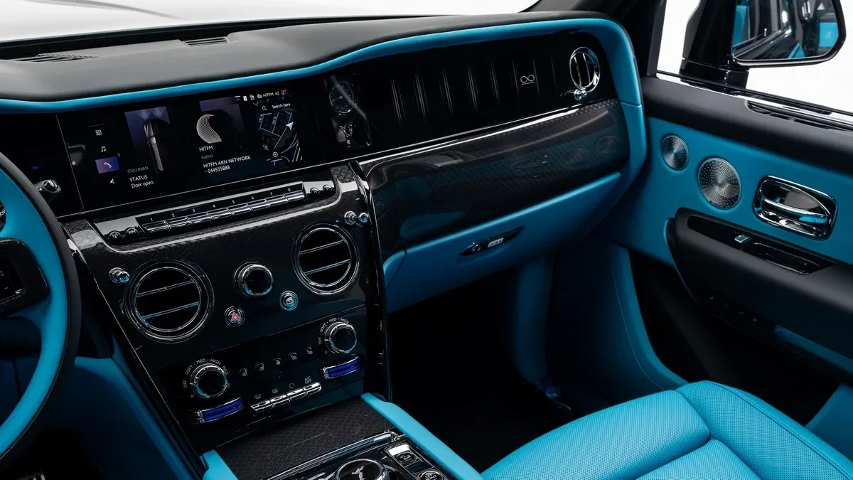 2026 Rolls-Royce Cullinan Black Badge angeboten von einem Fachhändler in Dubai, Vereinigte Arabische Emirate, Foto 15 von 25
