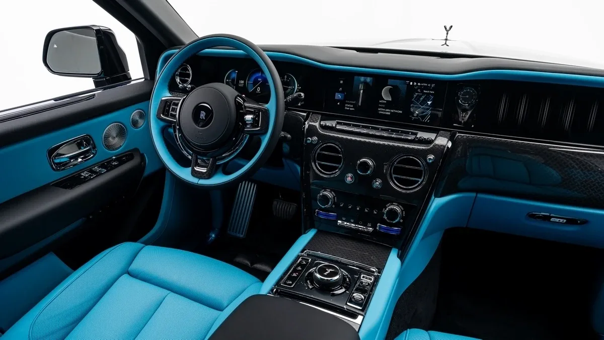2026 Rolls-Royce Cullinan Black Badge angeboten von einem Fachhändler in Dubai, Vereinigte Arabische Emirate, Foto 16 von 25
