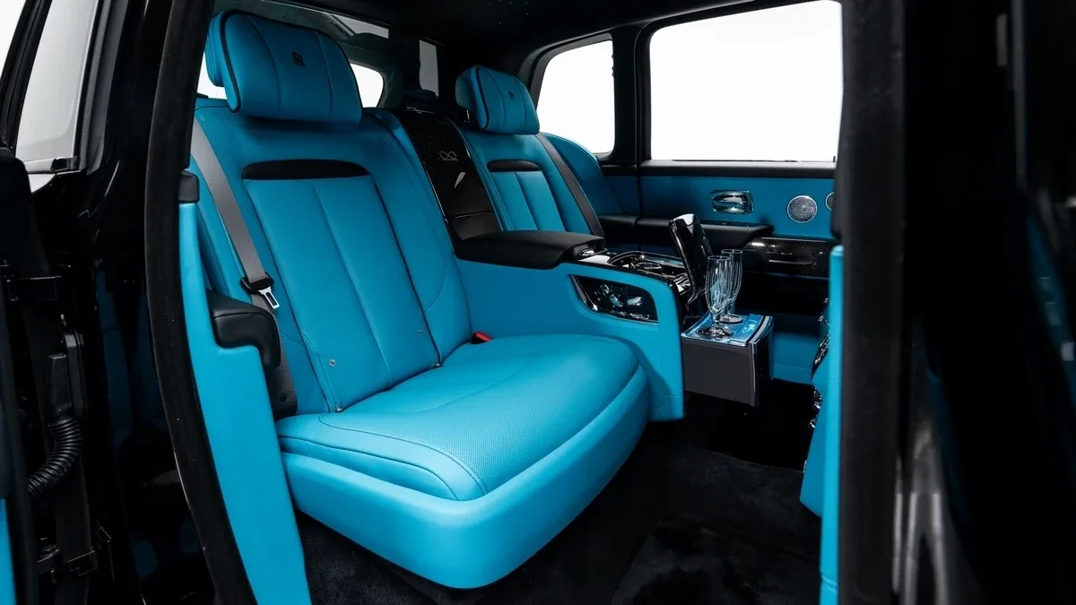 2026 Rolls-Royce Cullinan Black Badge angeboten von einem Fachhändler in Dubai, Vereinigte Arabische Emirate, Foto 25 von 25