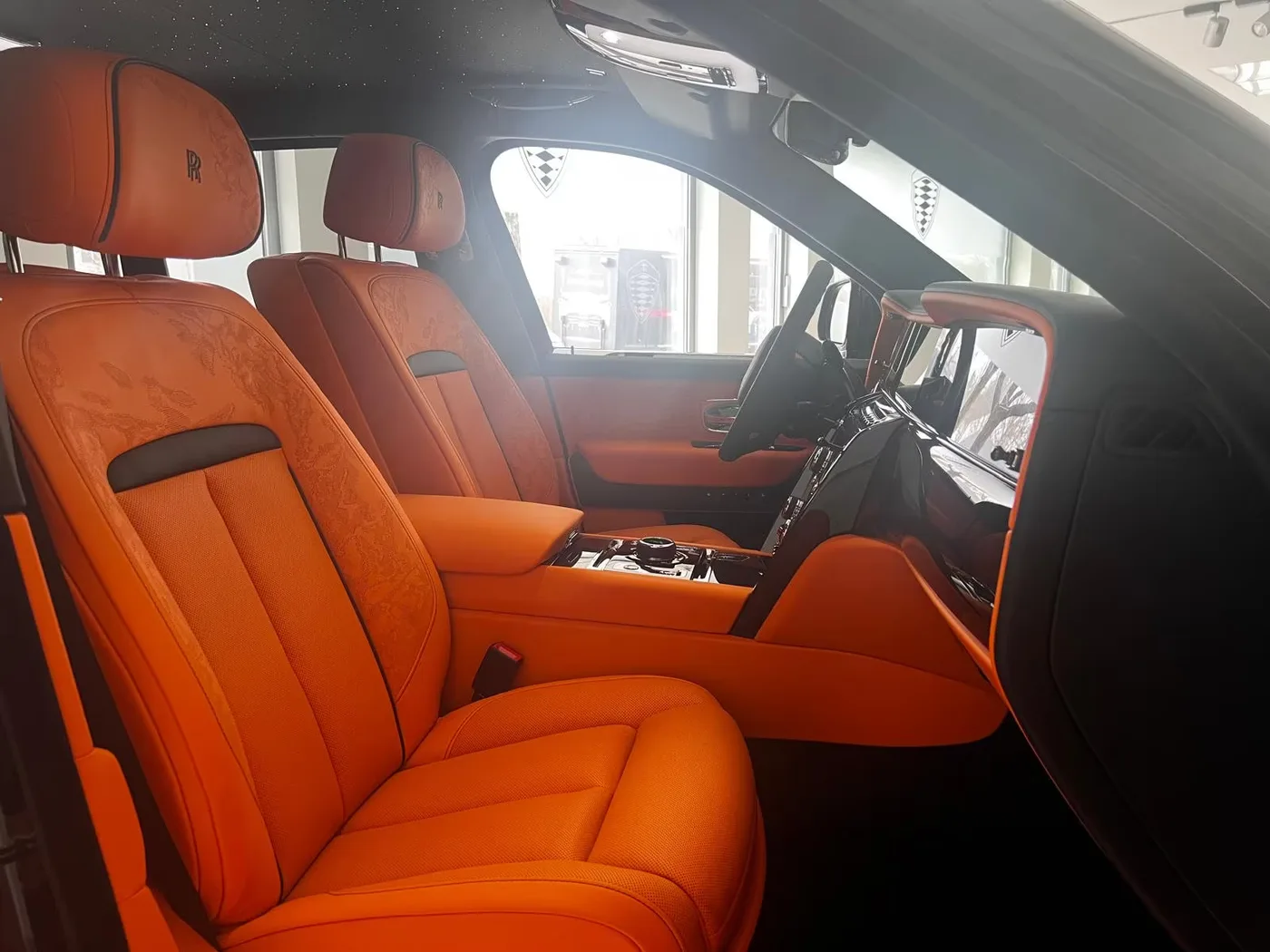 2026 Rolls-Royce Cullinan Black Badge Mandarin angeboten von einem Fachhändler in Haar, Deutschland, Foto 10 von 20