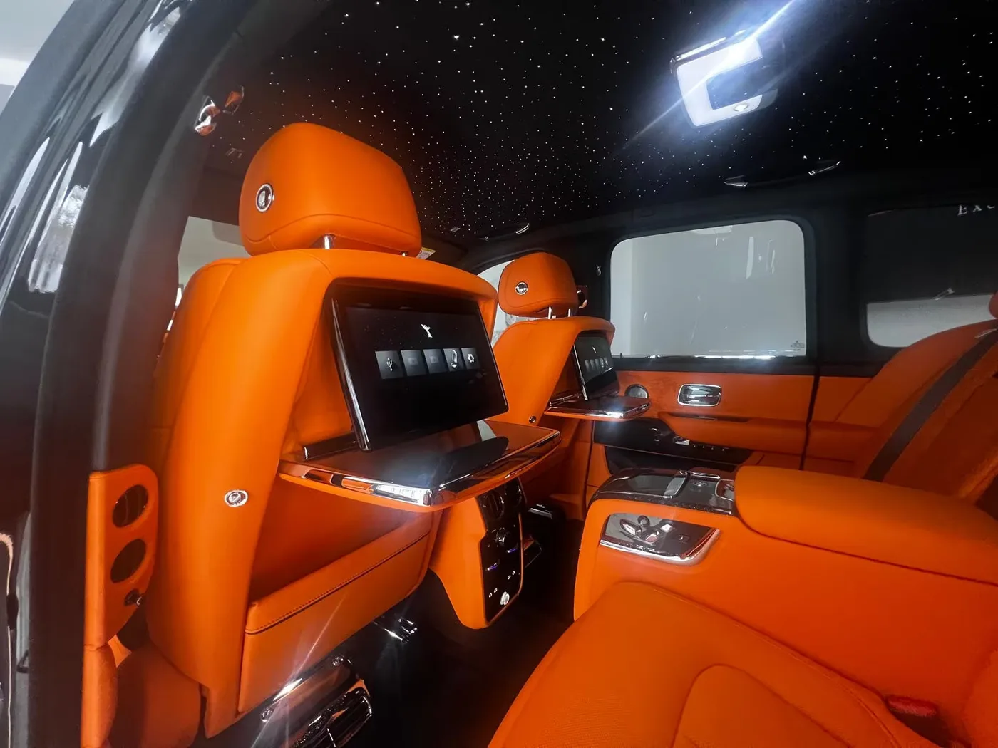 2026 Rolls-Royce Cullinan Black Badge Mandarin angeboten von einem Fachhändler in Haar, Deutschland, Foto 11 von 20