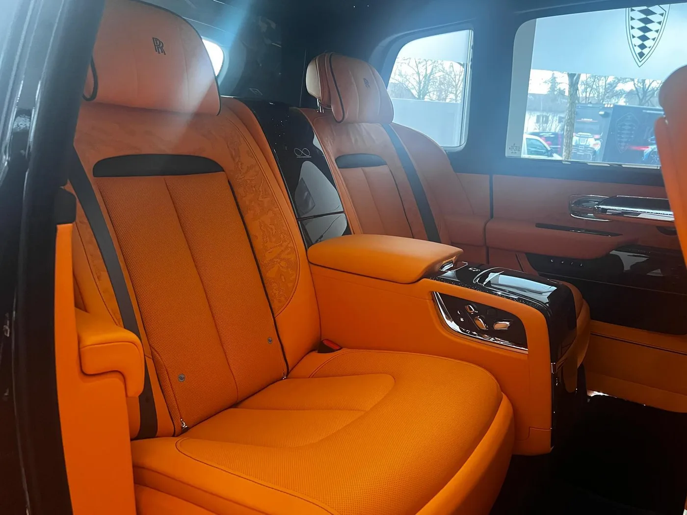 2026 Rolls-Royce Cullinan Black Badge Mandarin angeboten von einem Fachhändler in Haar, Deutschland, Foto 15 von 20
