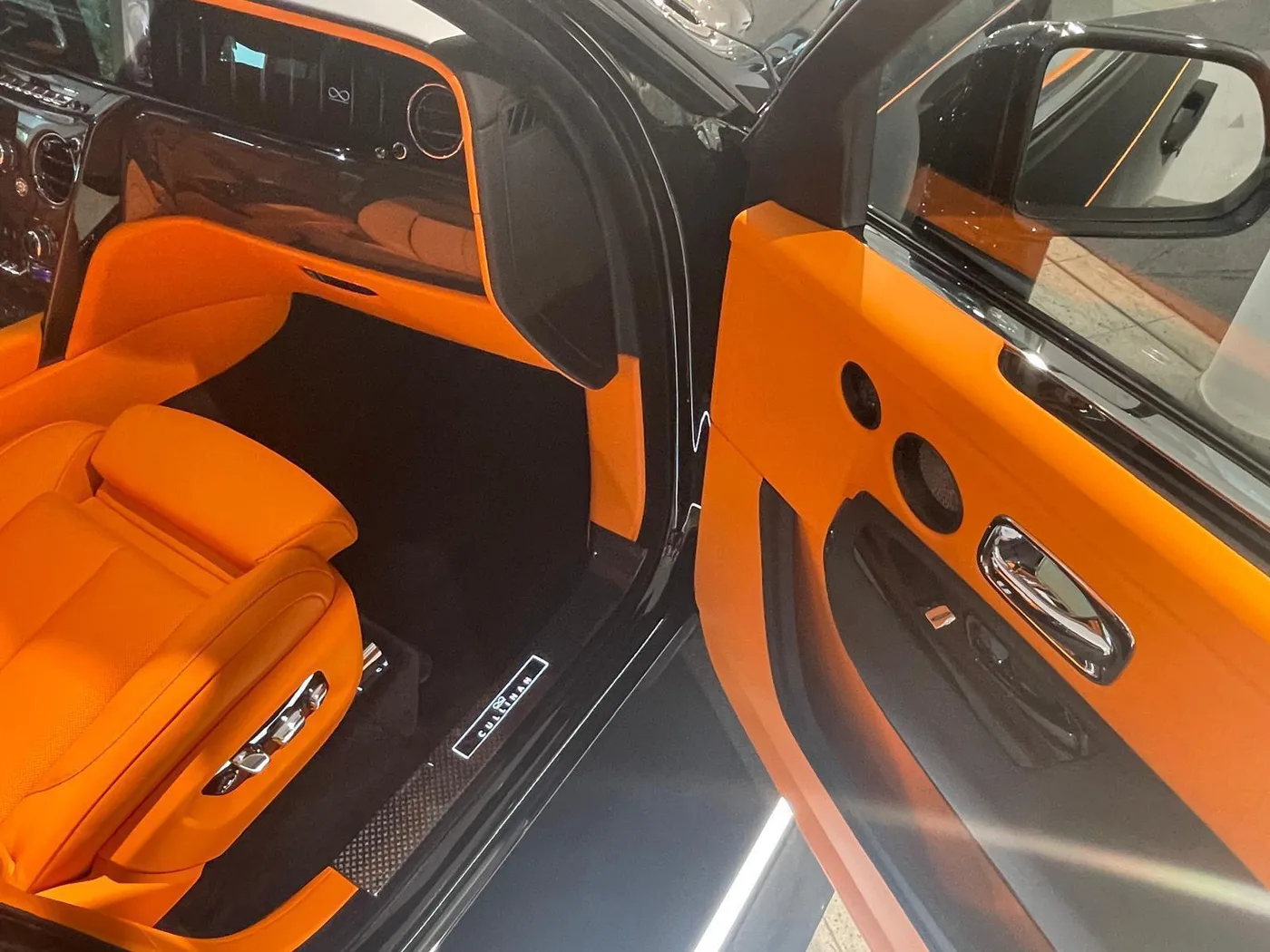 2026 Rolls-Royce Cullinan Black Badge Sanctuary Seats angeboten von einem Fachhändler in Haar, Deutschland, Foto 12 von 25