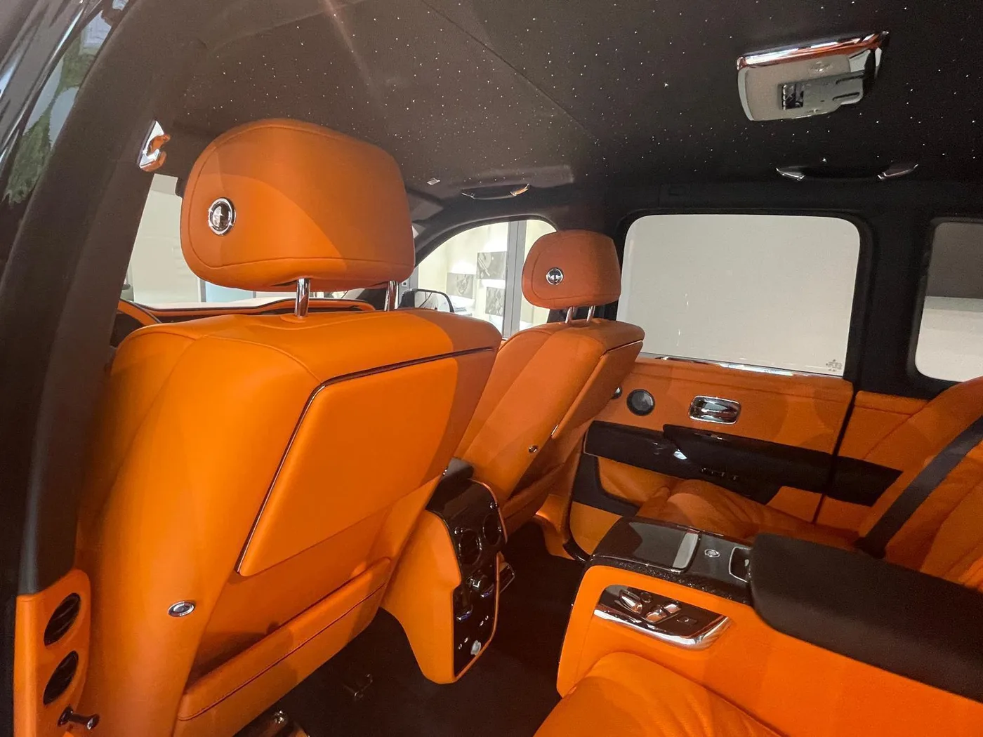 2026 Rolls-Royce Cullinan Black Badge Sanctuary Seats angeboten von einem Fachhändler in Haar, Deutschland, Foto 15 von 25