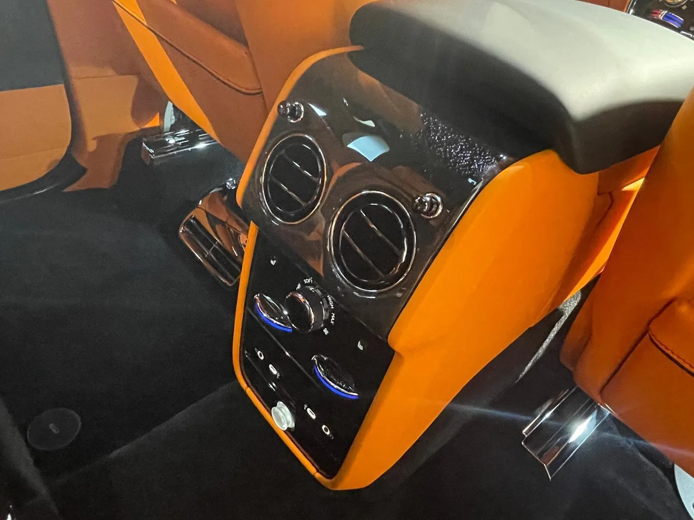 2026 Rolls-Royce Cullinan Black Badge Sanctuary Seats angeboten von einem Fachhändler in Haar, Deutschland, Foto 17 von 25