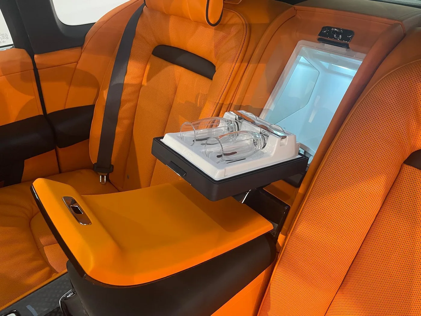 2026 Rolls-Royce Cullinan Black Badge Sanctuary Seats angeboten von einem Fachhändler in Haar, Deutschland, Foto 20 von 25