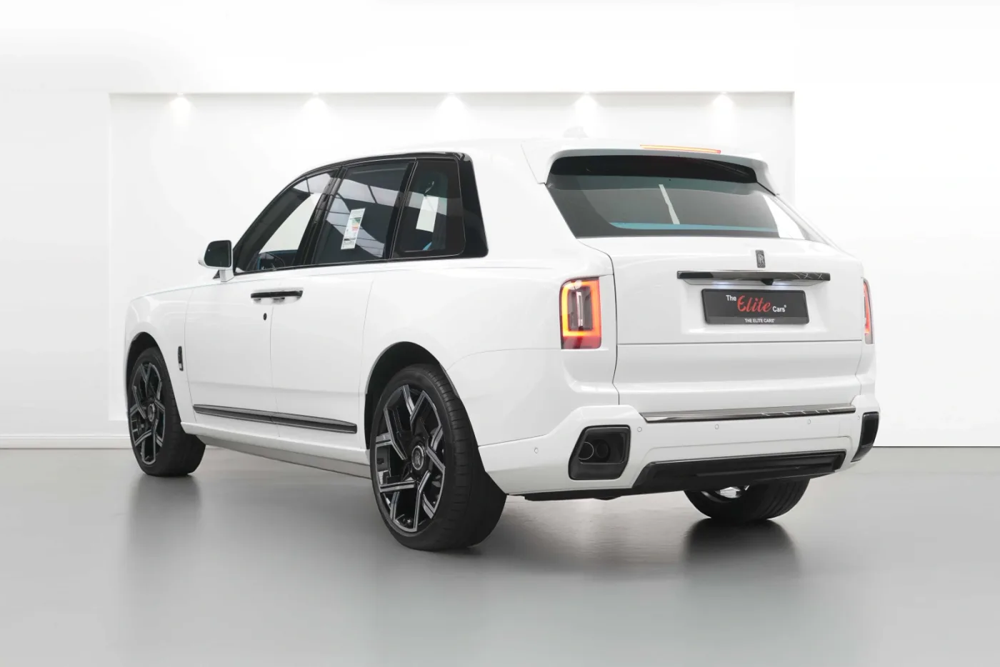 2026 Rolls-Royce Cullinan Black Badge angeboten von einem Fachhändler in Dubai, Vereinigte Arabische Emirate, Foto 5 von 10