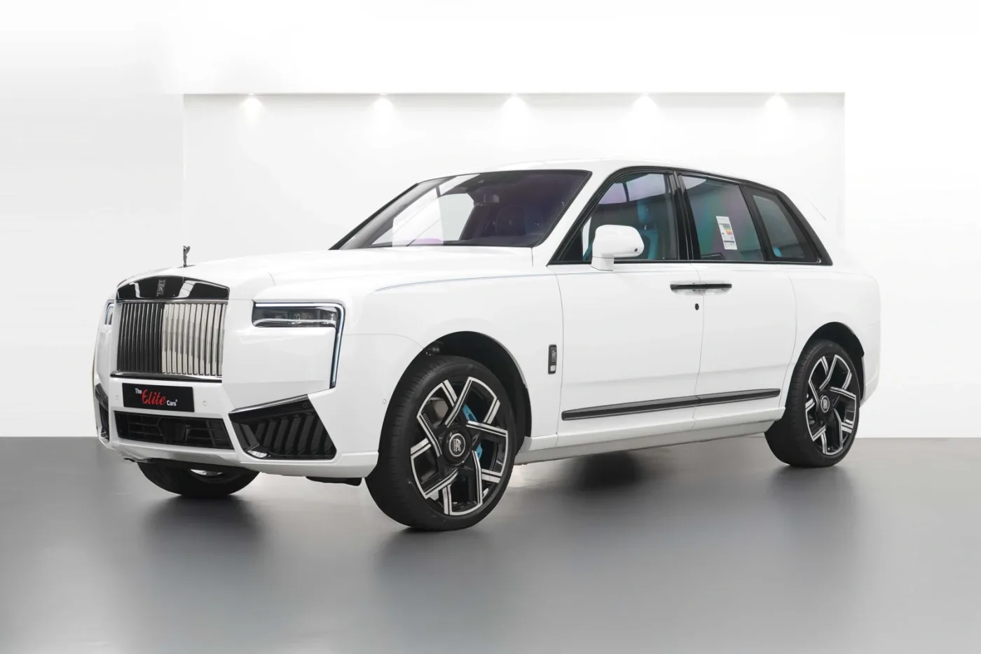 2026 Rolls-Royce Cullinan Black Badge angeboten von einem Fachhändler in Dubai, Vereinigte Arabische Emirate, Foto 8 von 10