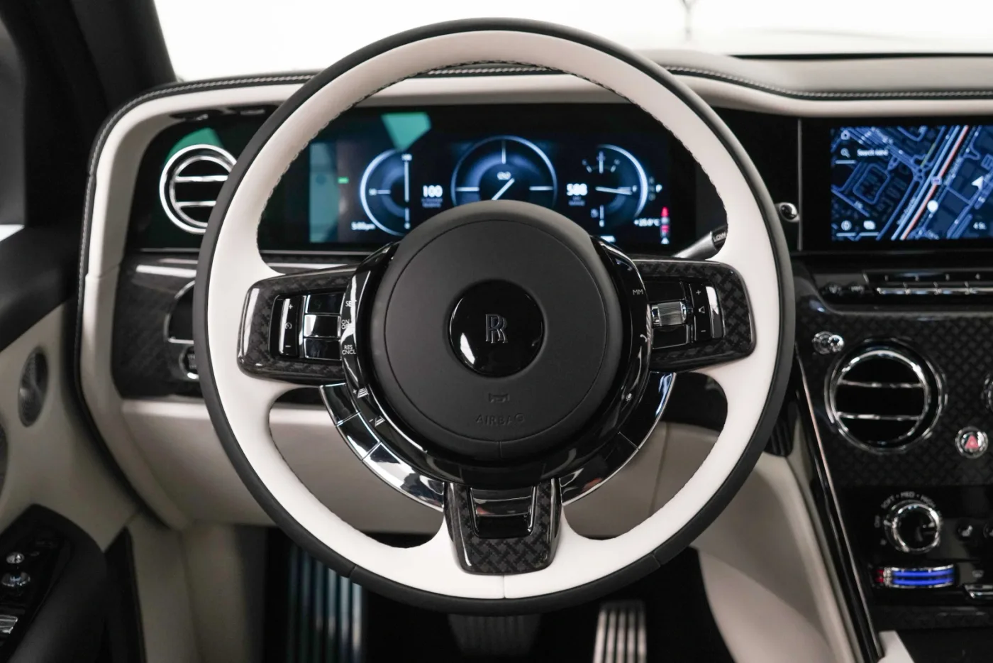 2026 Rolls-Royce Cullinan Black Badge angeboten von einem Fachhändler in Dubai, Vereinigte Arabische Emirate, Foto 3 von 10