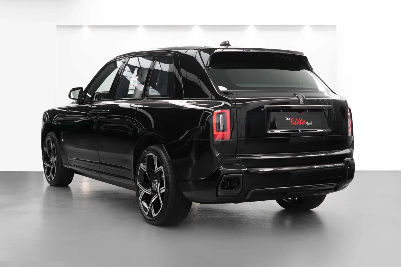2026 Rolls-Royce Cullinan Black Badge angeboten von einem Fachhändler in Dubai, Vereinigte Arabische Emirate, Foto 10 von 10