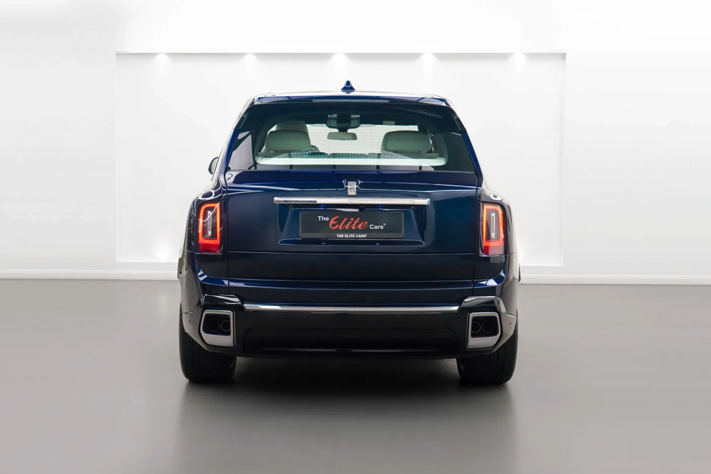 2026 Rolls-Royce Cullinan Silver Badge angeboten von einem Fachhändler in Dubai, Vereinigte Arabische Emirate, Foto 4 von 10