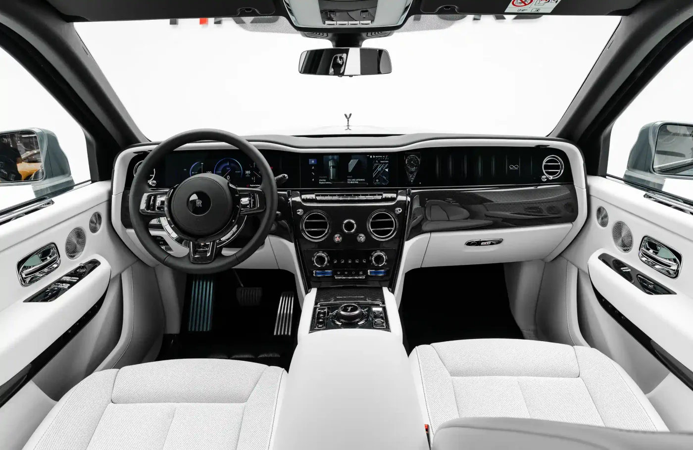 2026 Rolls-Royce Cullinan offered by a specialist dealer in Dubai, United Arab Emirates, photo 8 of 10
