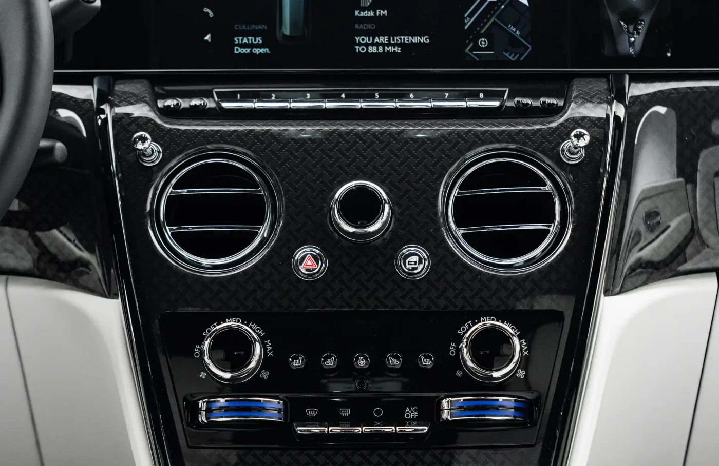 2026 Rolls-Royce Cullinan offered by a specialist dealer in Dubai, United Arab Emirates, photo 9 of 10