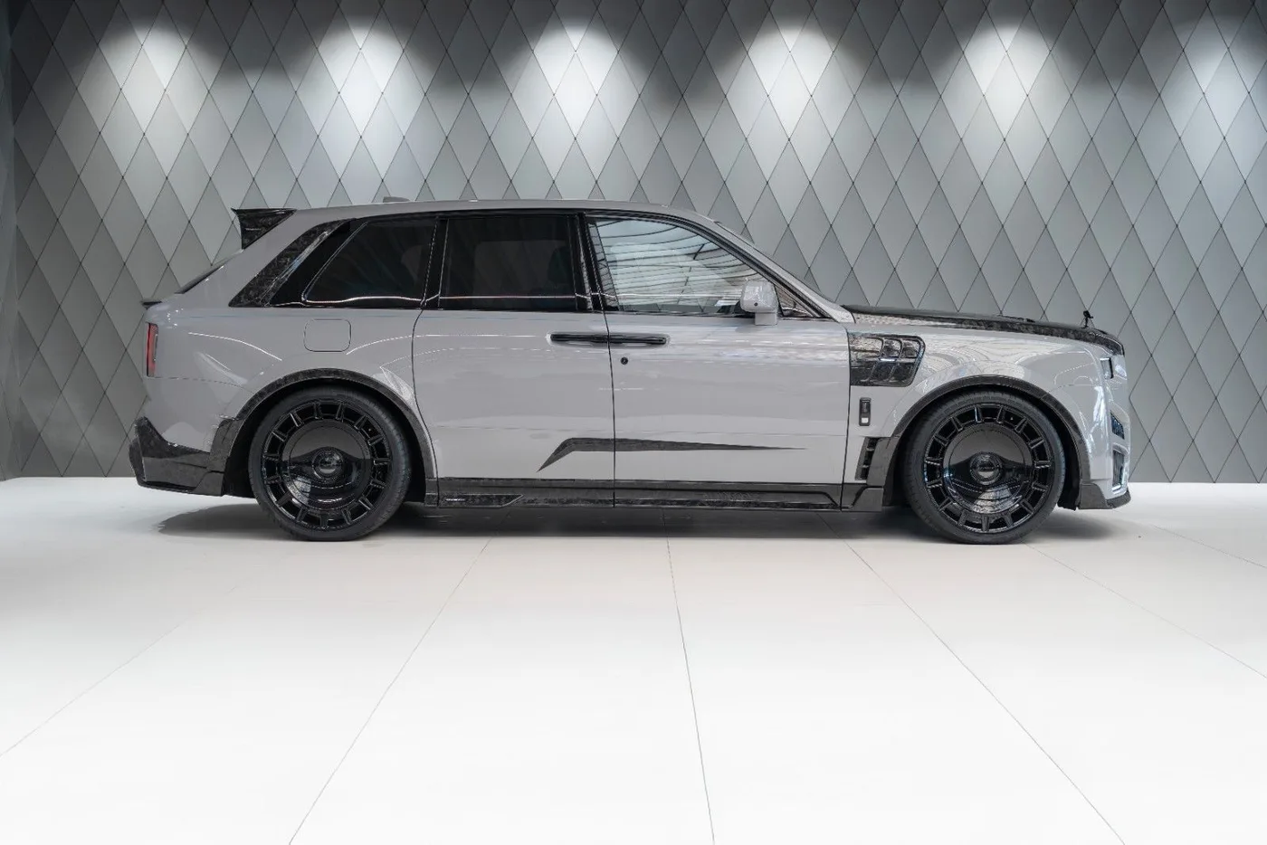 2026 Rolls-Royce Cullinan angeboten von einem Supersportwagenhändler in Schenefeld, Deutschland, Foto 3 von 25