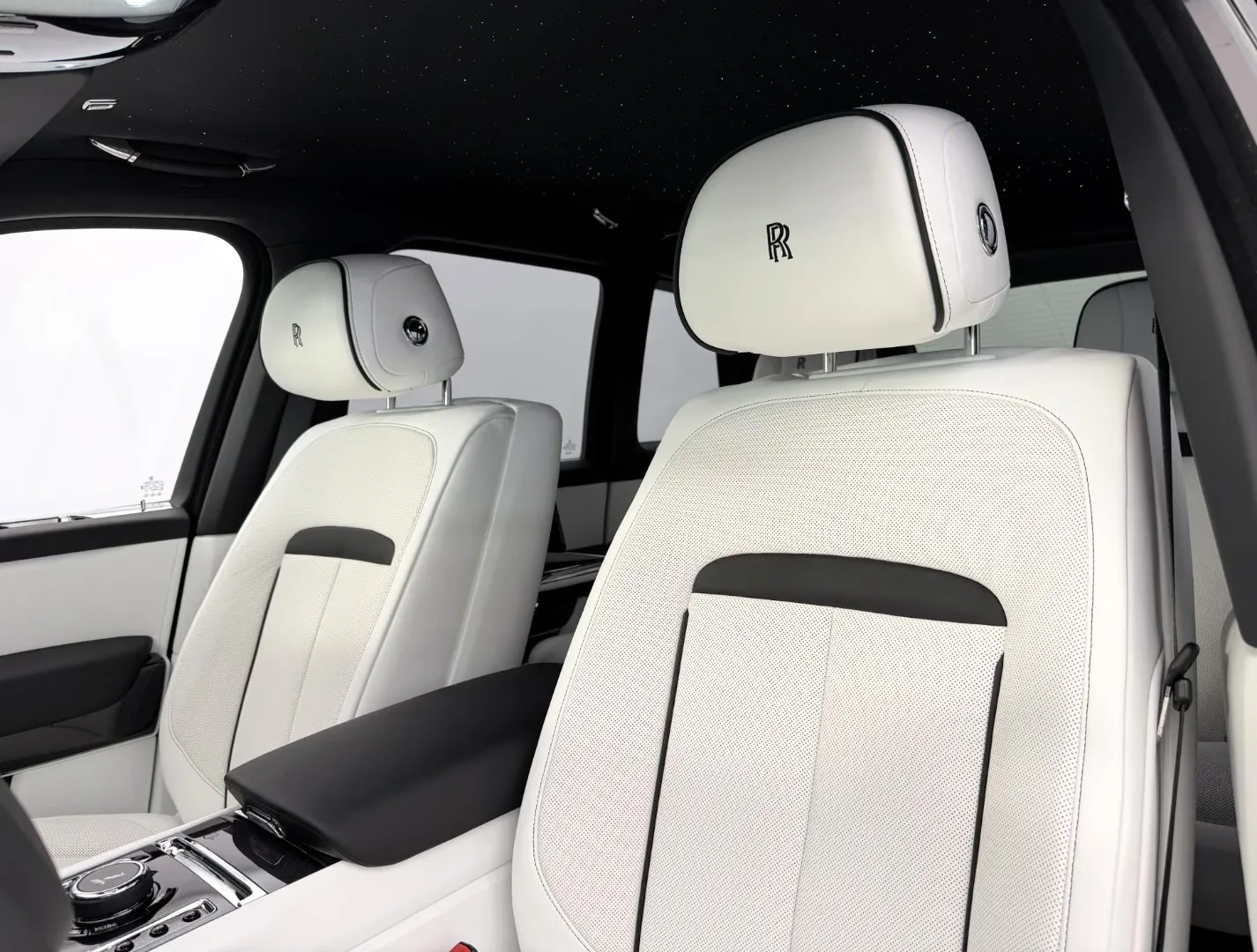 2026 Rolls-Royce Cullinan Series II Black Badge, 2/30