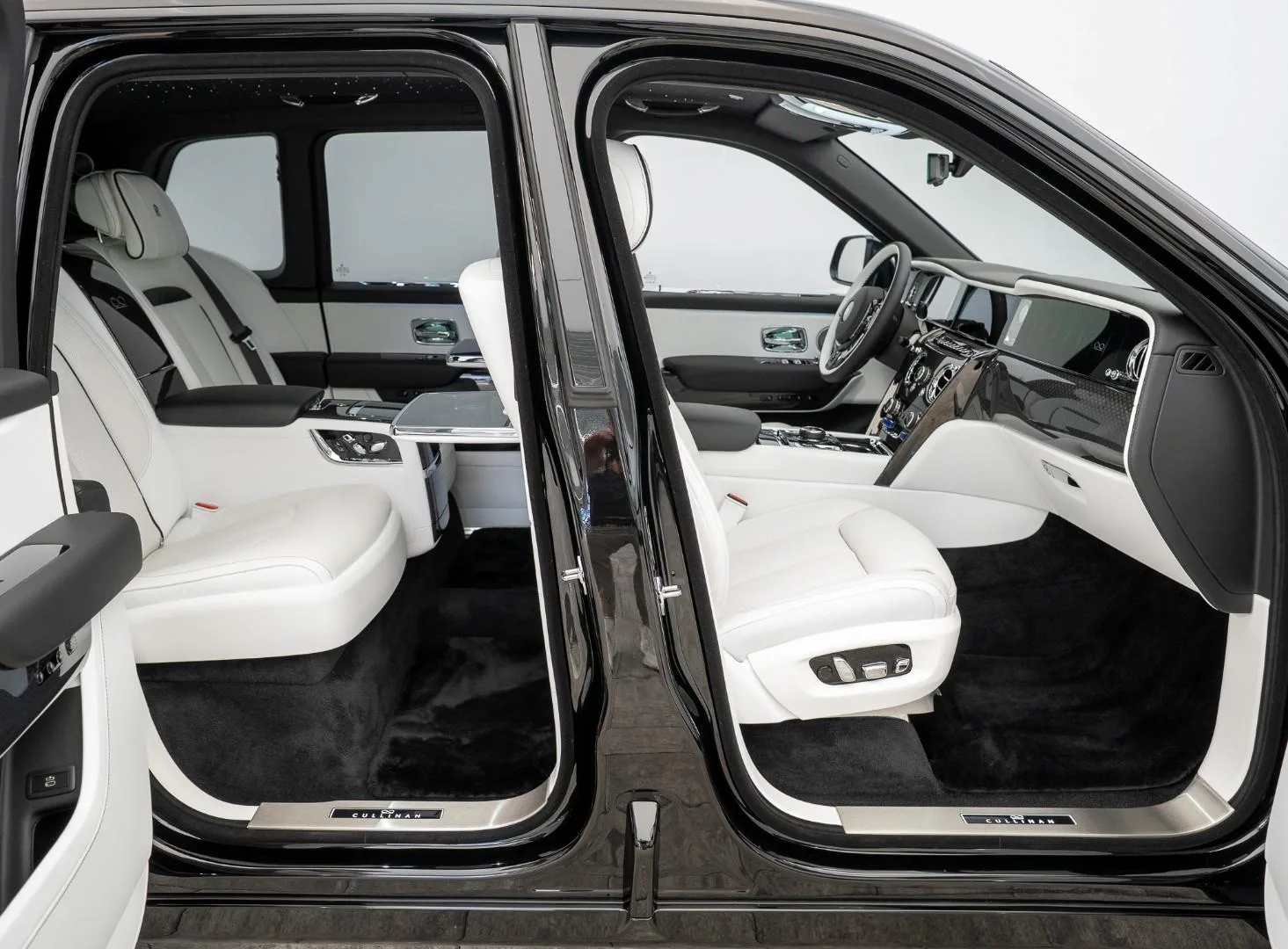 2026 Rolls-Royce Cullinan Series II Black Badge, 6/30