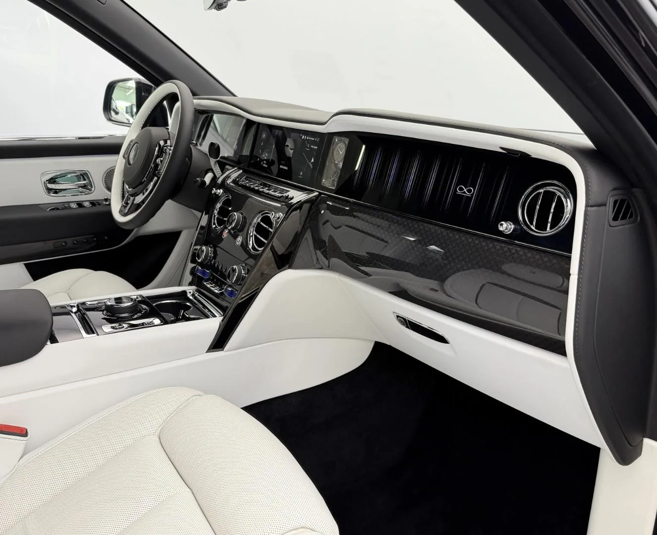 2026 Rolls-Royce Cullinan Series II Black Badge, 14/30
