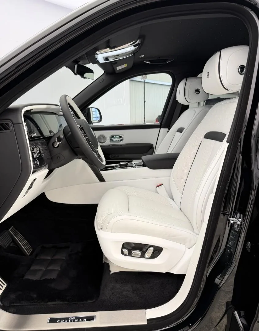 2026 Rolls-Royce Cullinan Series II Black Badge, 20/30